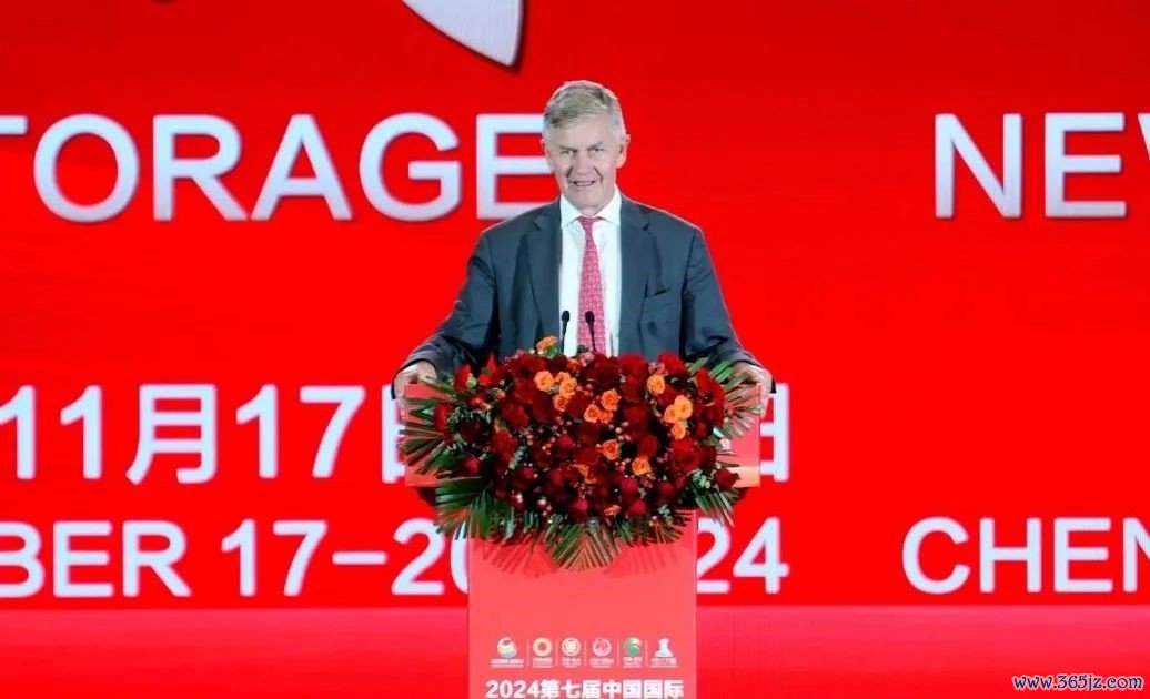 联合国前副秘书长、“一带一路”绿色发展国际联盟主席欧盟亚洲中心联席主席埃里克·索尔海姆致辞