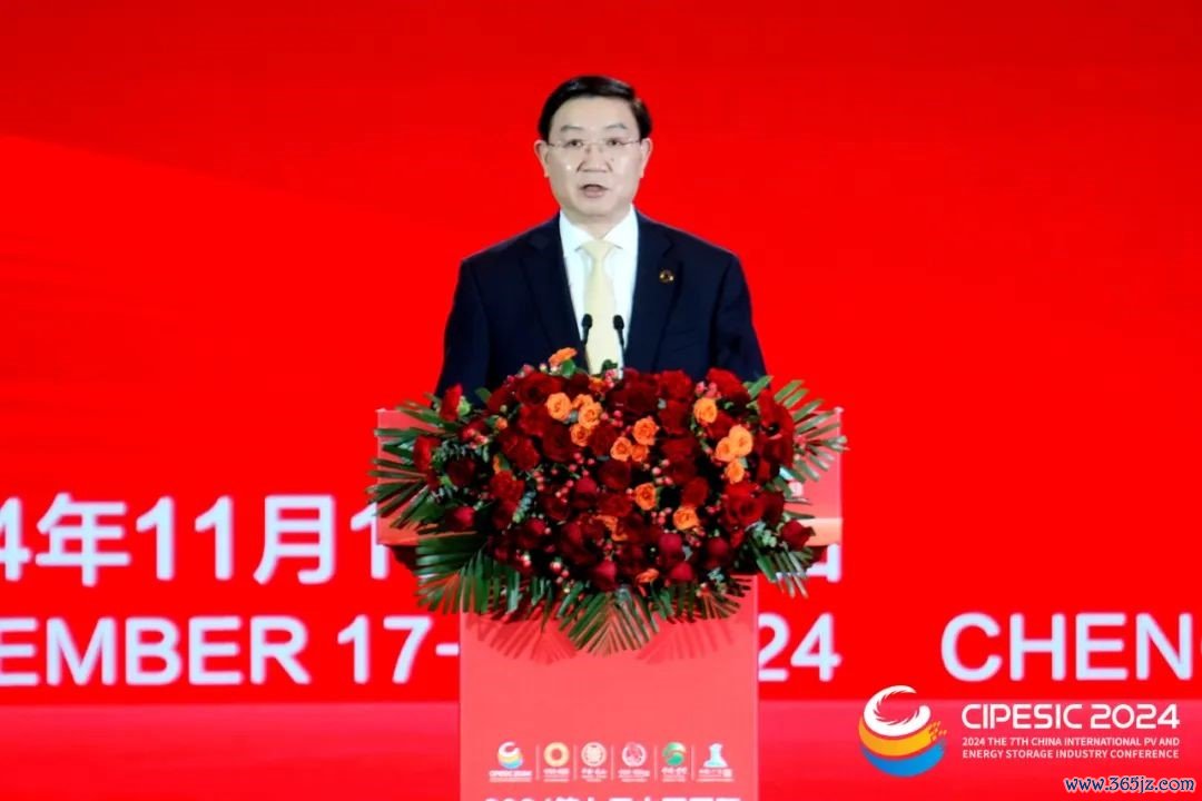 成都市委副书记、市长王凤朝致辞